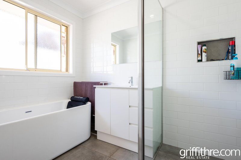 Photo - 19 Little Road, Griffith NSW 2680 - Image 4