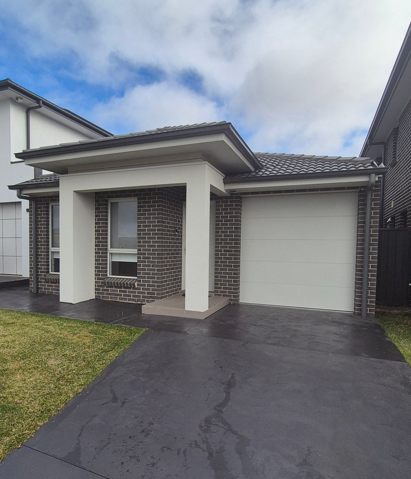 Photo - 19 Long Reef Circuit, Gregory Hills NSW 2557 - Image 1