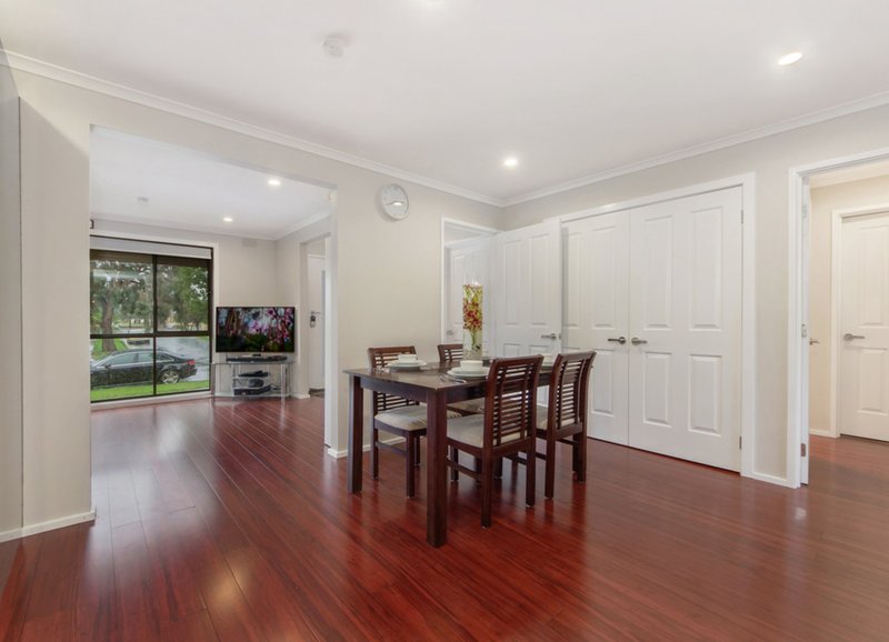 Photo - 19 Lovell Drive, St Albans VIC 3021 - Image 3