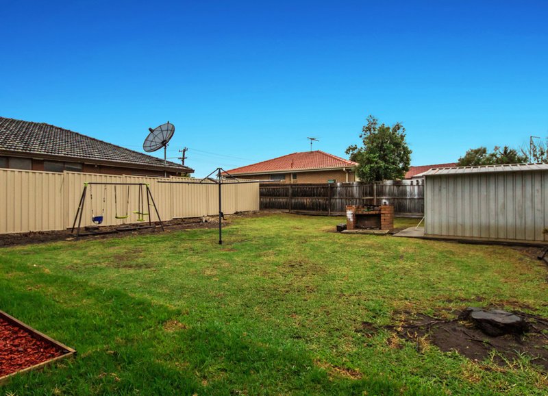 Photo - 19 Lovell Drive, St Albans VIC 3021 - Image 8