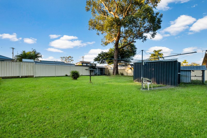 Photo - 19 Lucas Crescent, Berkeley Vale NSW 2261 - Image 5