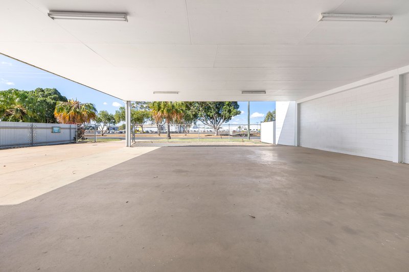 Photo - 19 Macaulay Road, Emerald QLD 4720 - Image 4