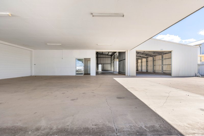 Photo - 19 Macaulay Road, Emerald QLD 4720 - Image 5