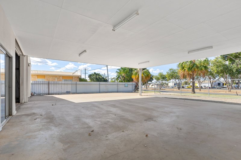 Photo - 19 Macaulay Road, Emerald QLD 4720 - Image 6
