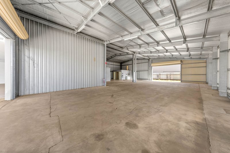 Photo - 19 Macaulay Road, Emerald QLD 4720 - Image 9
