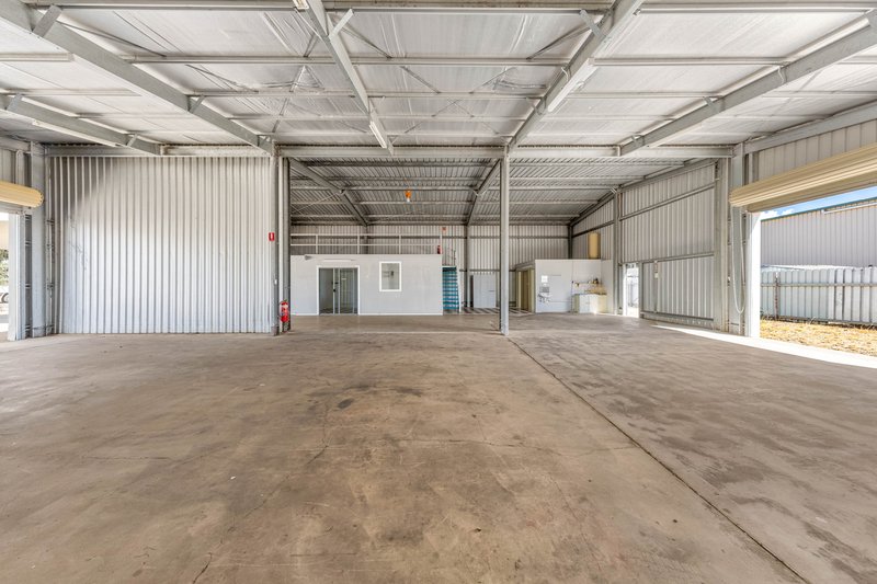 Photo - 19 Macaulay Road, Emerald QLD 4720 - Image 10