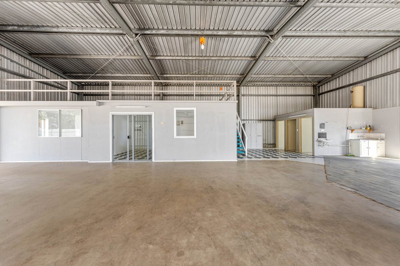 Photo - 19 Macaulay Road, Emerald QLD 4720 - Image 11