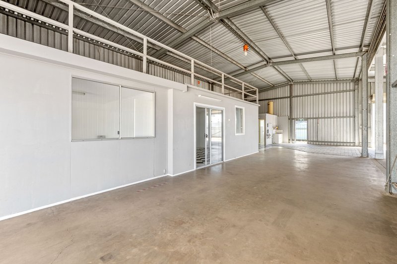 Photo - 19 Macaulay Road, Emerald QLD 4720 - Image 12