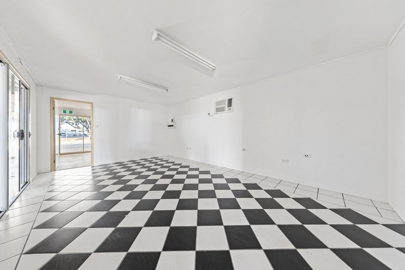 Photo - 19 Macaulay Road, Emerald QLD 4720 - Image 14