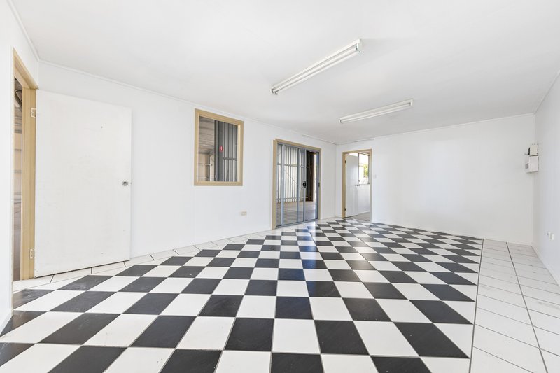 Photo - 19 Macaulay Road, Emerald QLD 4720 - Image 15