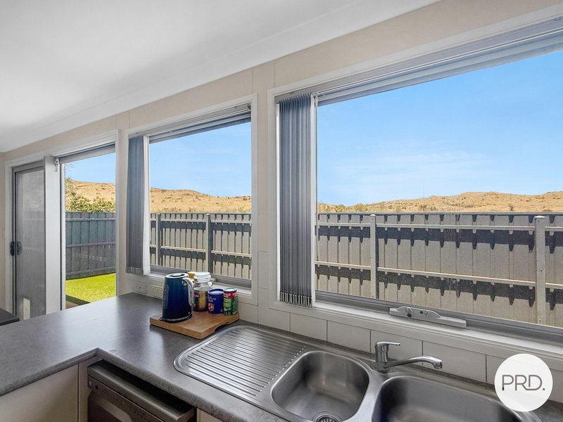 Photo - 19 Macmahon Way, Baynton WA 6714 - Image 4