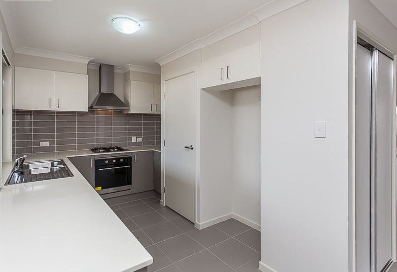 Photo - 19 Madison Avenue, North Lakes QLD 4509 - Image 2