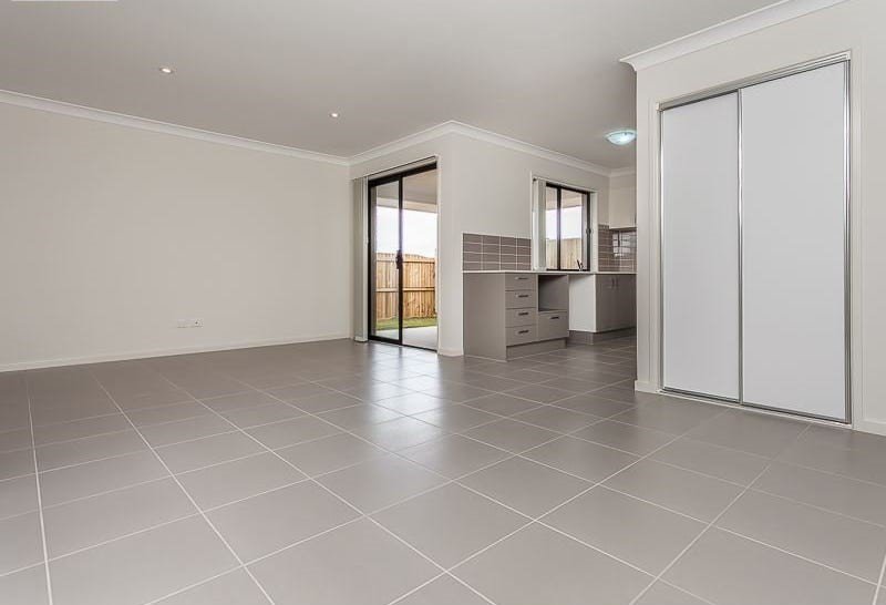 Photo - 19 Madison Avenue, North Lakes QLD 4509 - Image 3