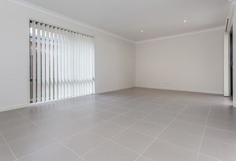 Photo - 19 Madison Avenue, North Lakes QLD 4509 - Image 4