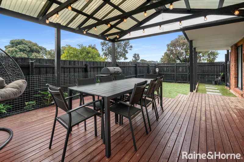 Photo - 19 Magnolia Boulevard, Meadow Heights VIC 3048 - Image 12