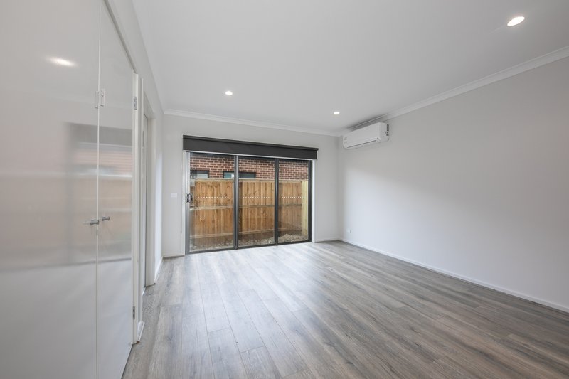 Photo - 19 Malvar Way, Sunbury VIC 3429 - Image 5