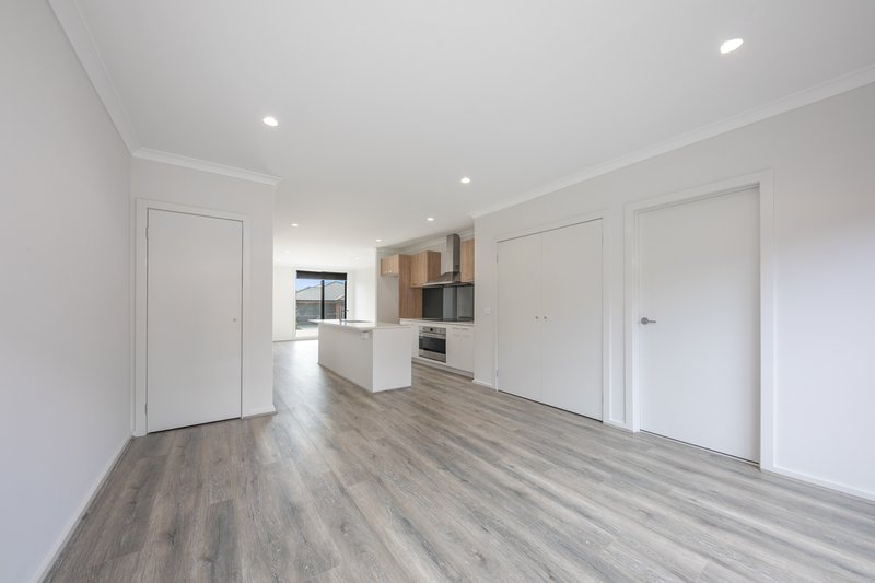 Photo - 19 Malvar Way, Sunbury VIC 3429 - Image 6