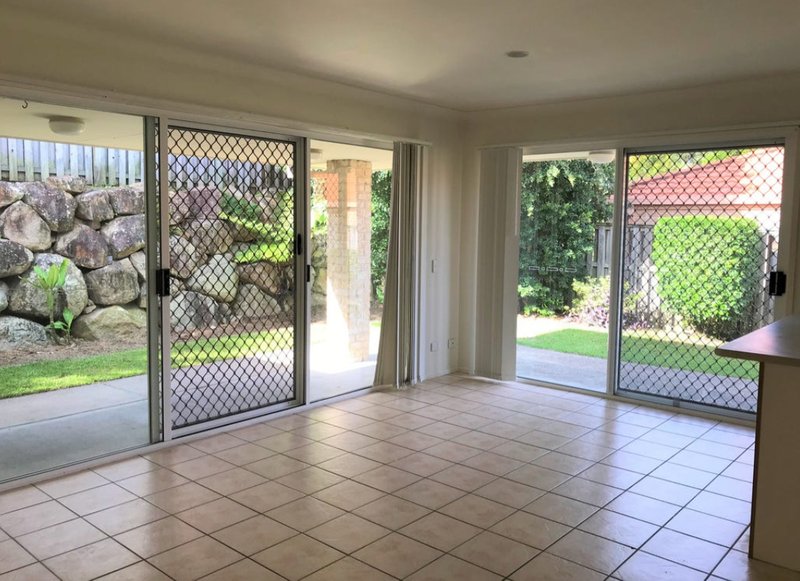 Photo - 19 Manettia Street, Wynnum West QLD 4178 - Image 3