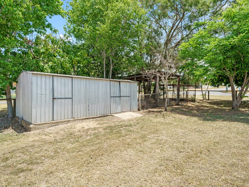 Photo - 19 Mangerton Street, Toogoolawah QLD 4313 - Image 13