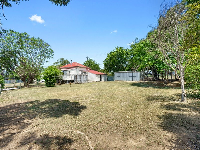 Photo - 19 Mangerton Street, Toogoolawah QLD 4313 - Image 15