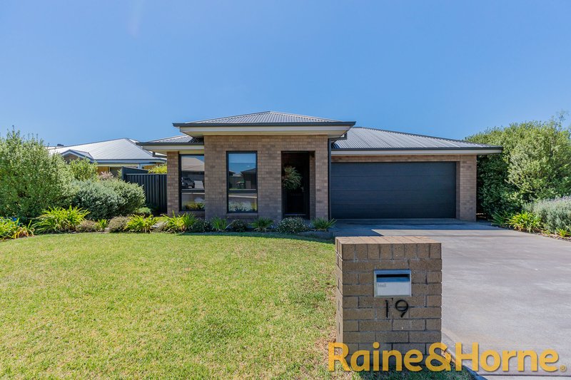 19 Mangrove Crescent, Dubbo NSW 2830