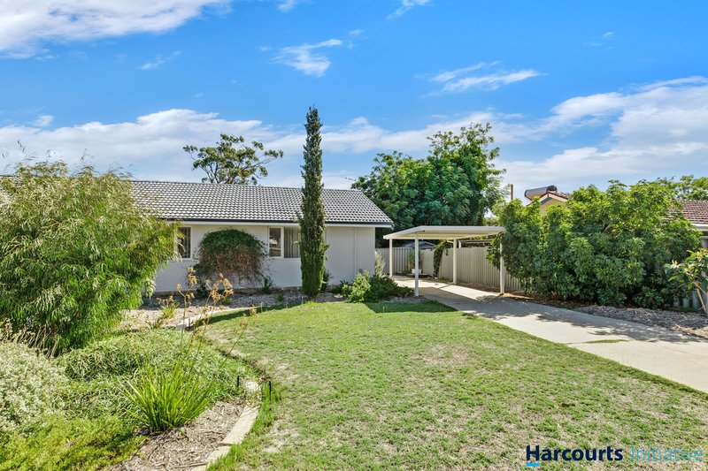 Photo - 19 Manolas Way, Girrawheen WA 6064 - Image 3