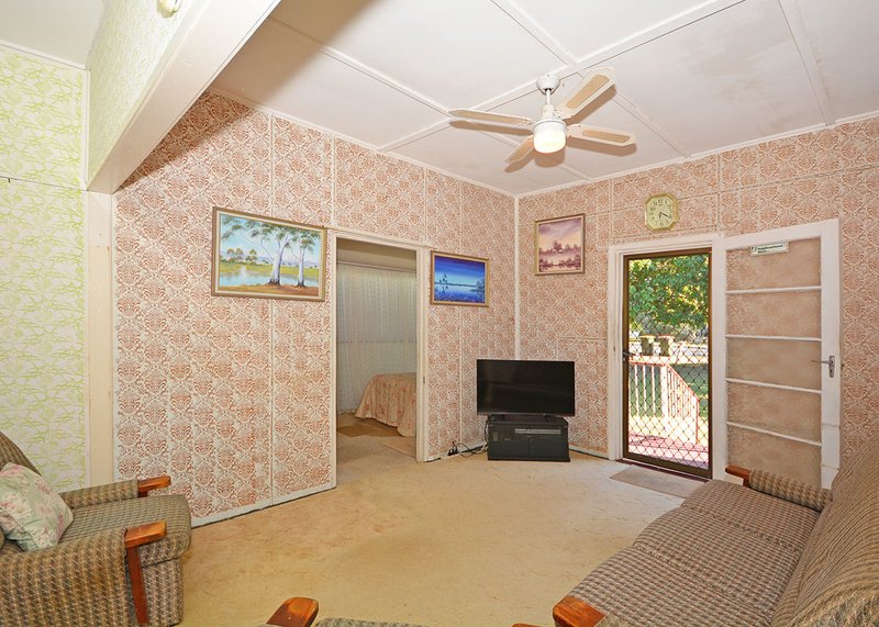 Photo - 19 Mant Street, Point Vernon QLD 4655 - Image 8