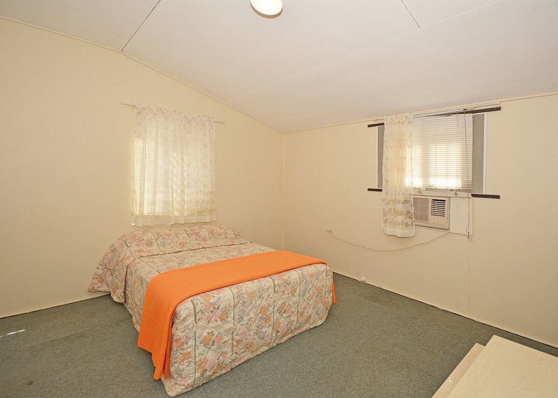 Photo - 19 Mant Street, Point Vernon QLD 4655 - Image 11