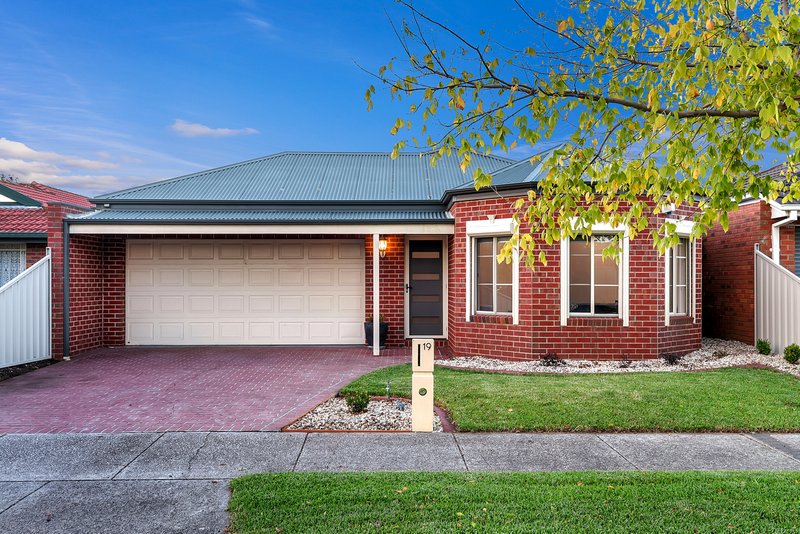 19 Maple Place, Craigieburn VIC 3064