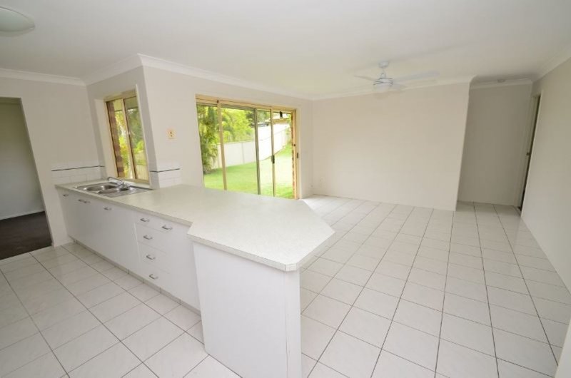 Photo - 19 Marilyn Monroe Court, Parkwood QLD 4214 - Image 5