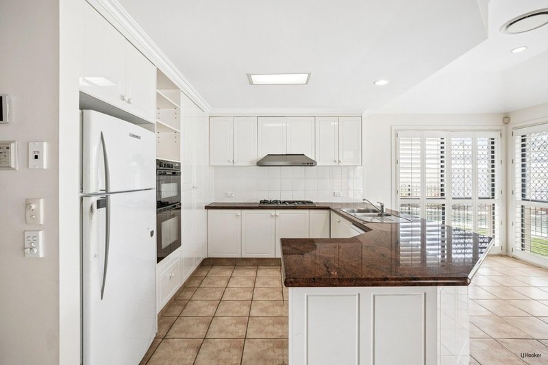 Photo - 19 Martingale Circuit, Clear Island Waters QLD 4226 - Image 4