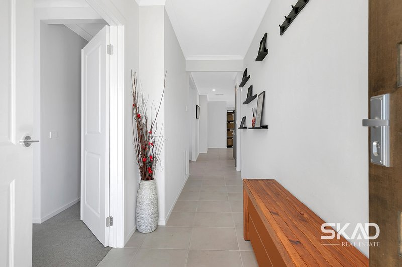 Photo - 19 Mawson Street, Mickleham VIC 3064 - Image 6