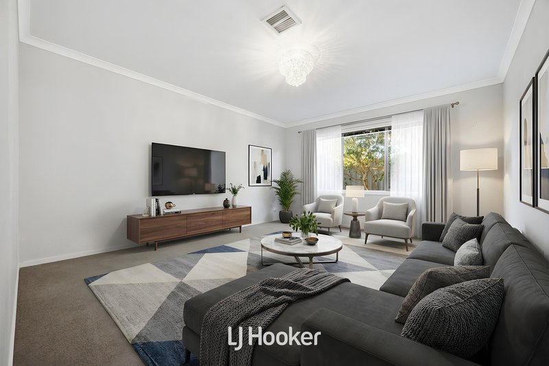 Photo - 19 Mcewan Drive, Cranbourne East VIC 3977 - Image 2