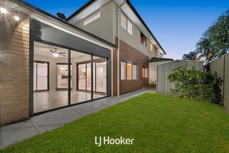 Photo - 19 Mcewan Drive, Cranbourne East VIC 3977 - Image 11