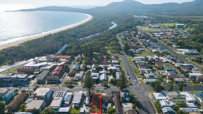 Photo - 19 Memorial Avenue, South West Rocks NSW 2431 - Image 4