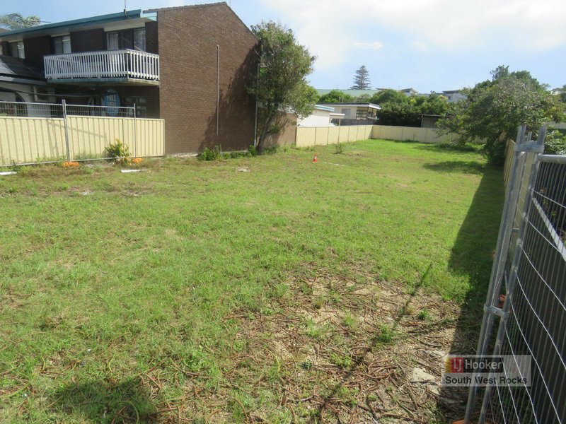 Photo - 19 Memorial Avenue, South West Rocks NSW 2431 - Image 5