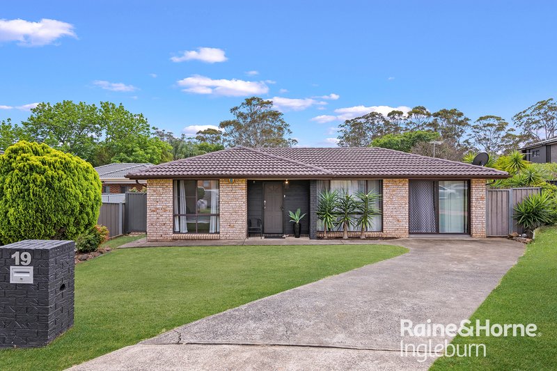 19 Mentha Place, Macquarie Fields NSW 2564