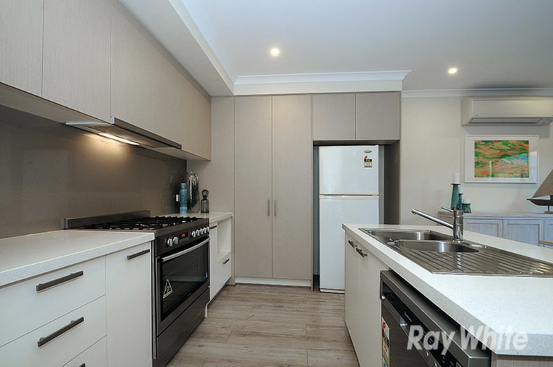 Photo - 19 Merrimack Crescent, Keysborough VIC 3173 - Image 3