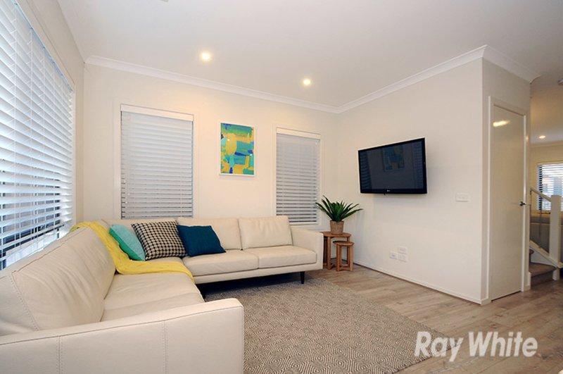 Photo - 19 Merrimack Crescent, Keysborough VIC 3173 - Image 5