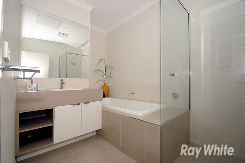 Photo - 19 Merrimack Crescent, Keysborough VIC 3173 - Image 7