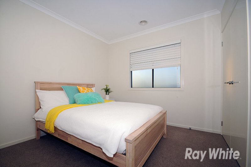 Photo - 19 Merrimack Crescent, Keysborough VIC 3173 - Image 8