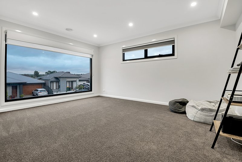 Photo - 19 Millau Avenue, Craigieburn VIC 3064 - Image 18