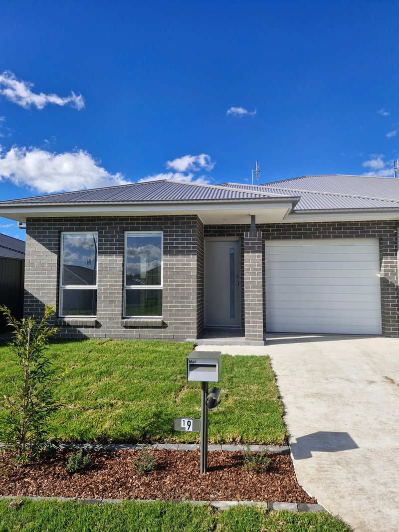 Photo - 1/9 Millhouse Close, Farley NSW 2320 - Image 1