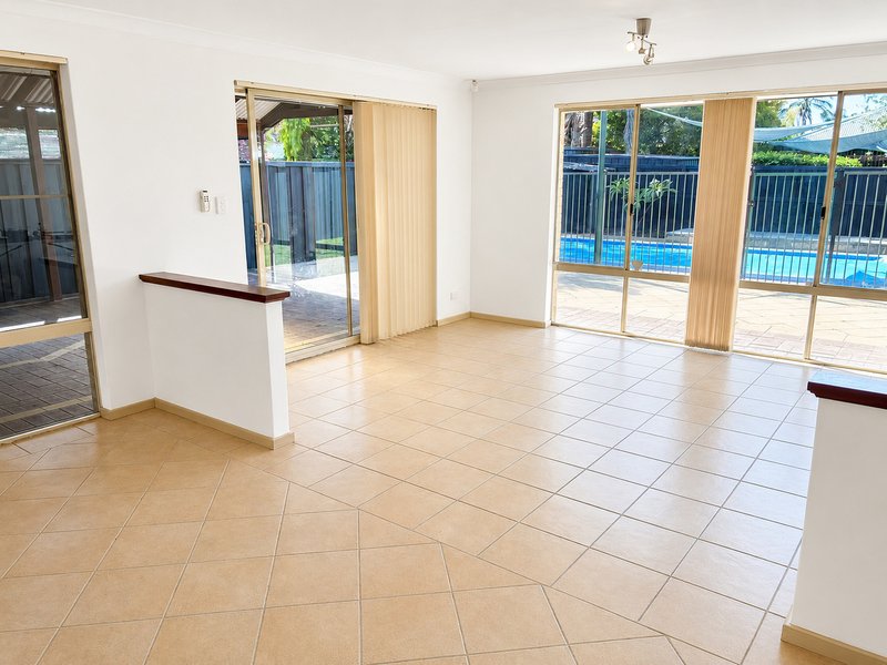 Photo - 19 Millstream Grove, Ellenbrook WA 6069 - Image 3