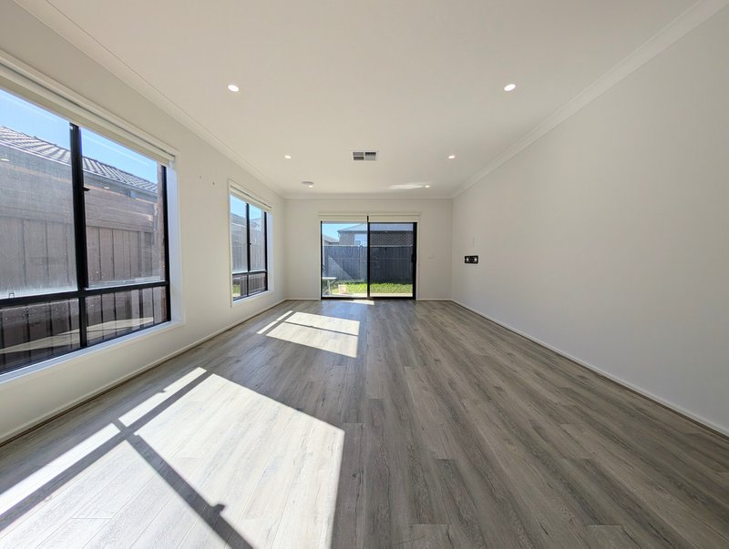 Photo - 19 Mimosa Drive, Beveridge VIC 3753 - Image 4