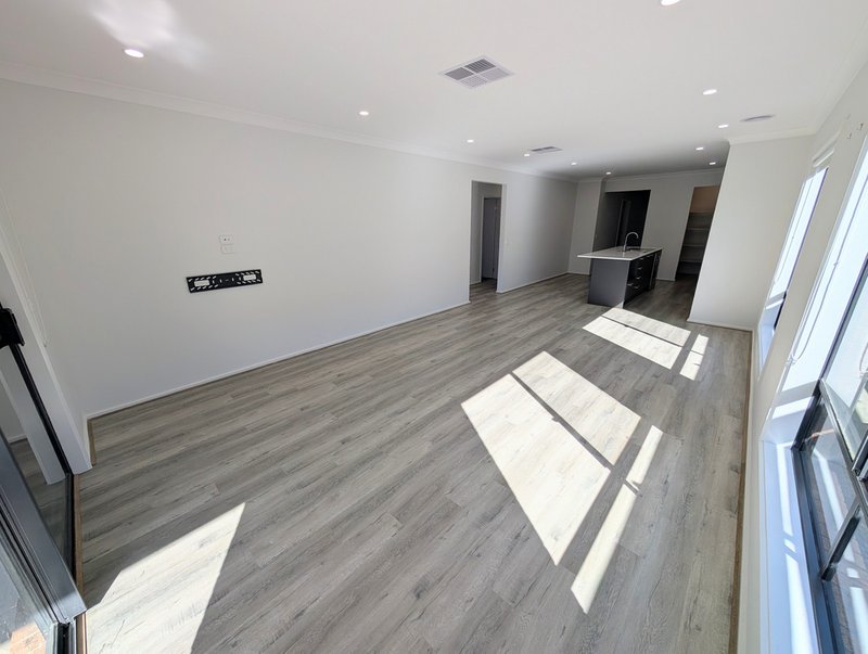 Photo - 19 Mimosa Drive, Beveridge VIC 3753 - Image 5