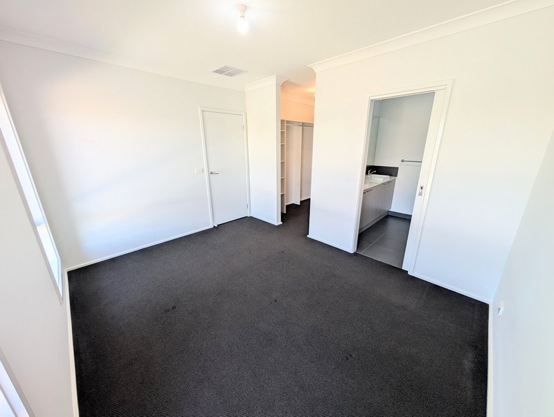 Photo - 19 Mimosa Drive, Beveridge VIC 3753 - Image 7
