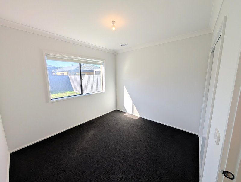 Photo - 19 Mimosa Drive, Beveridge VIC 3753 - Image 9