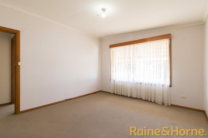 Photo - 19 Minore Road, Dubbo NSW 2830 - Image 6