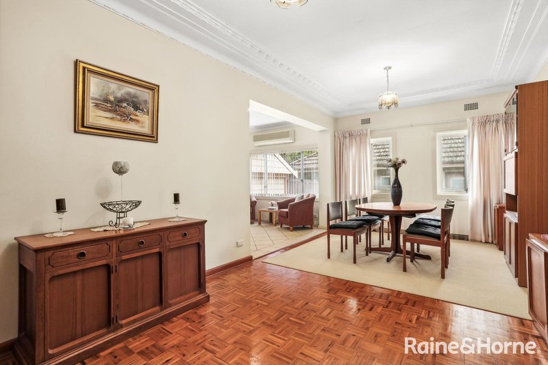 Photo - 19 Monaro Avenue, Kingsgrove NSW 2208 - Image 4